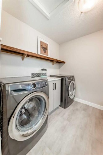 99 Legacy Glen Terrace Se, Calgary, AB - Indoor Photo Showing Laundry Room