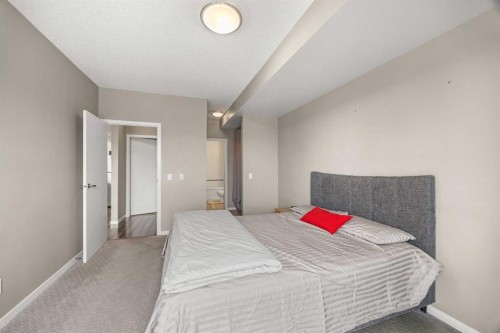 208-4818 Varsity Drive Nw, Calgary, AB - Indoor Photo Showing Bedroom