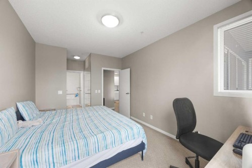 208-4818 Varsity Drive Nw, Calgary, AB - Indoor Photo Showing Bedroom