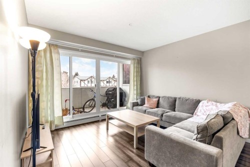 208-4818 Varsity Drive Nw, Calgary, AB - Indoor Photo Showing Living Room