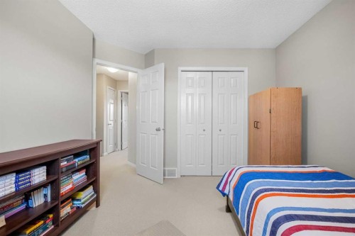83 Saddlebrook Gardens Ne, Calgary, AB - Indoor Photo Showing Bedroom