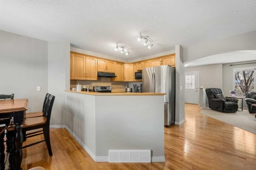 83 Saddlebrook Gardens Ne, Calgary, AB - Indoor Photo Showing Kitchen