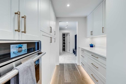 6755 Livingstone Drive Sw, Calgary, AB - Indoor Photo Showing Other Room