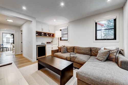 6755 Livingstone Drive Sw, Calgary, AB - Indoor Photo Showing Living Room