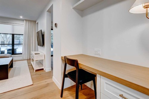 6755 Livingstone Drive Sw, Calgary, AB - Indoor