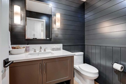 6755 Livingstone Drive Sw, Calgary, AB - Indoor Photo Showing Bathroom
