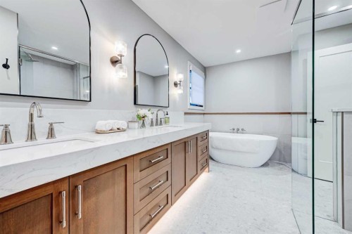 6755 Livingstone Drive Sw, Calgary, AB - Indoor Photo Showing Bathroom