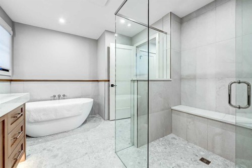6755 Livingstone Drive Sw, Calgary, AB - Indoor Photo Showing Bathroom