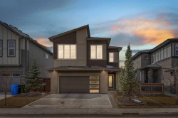 81 Carringvue Manor NW Calgary, AB T3P 1L7