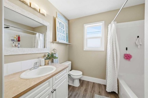 534 Hillview Gate, Strathmore, AB - Indoor Photo Showing Bathroom