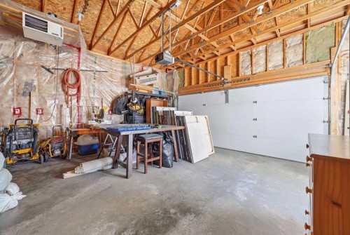 534 Hillview Gate, Strathmore, AB - Indoor Photo Showing Garage