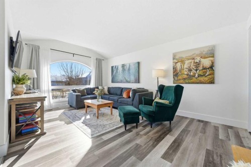 534 Hillview Gate, Strathmore, AB - Indoor Photo Showing Living Room