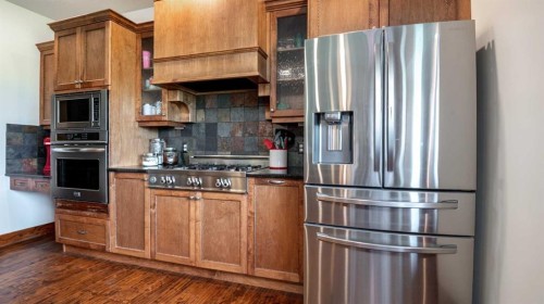 3100 Range Road 254, Strathmore, AB - Indoor Photo Showing Kitchen