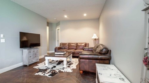 3100 Range Road 254, Strathmore, AB - Indoor