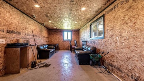 3100 Range Road 254, Strathmore, AB - Indoor Photo Showing Other Room