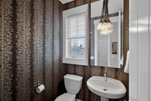 616 Coopers Crescent Sw, Airdrie, AB - Indoor Photo Showing Bathroom