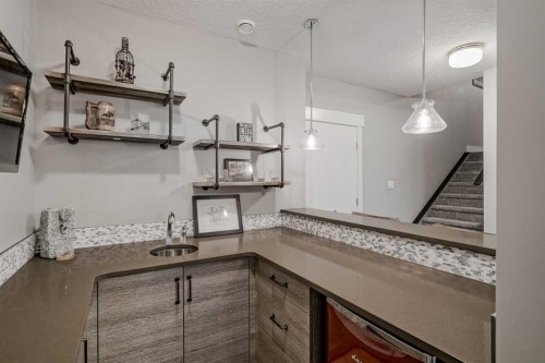 616 Coopers Crescent Sw, Airdrie, AB - Indoor Photo Showing Kitchen