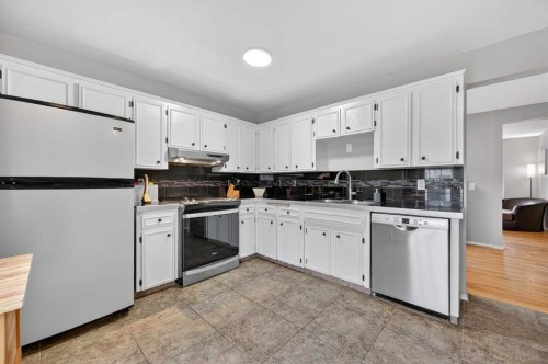 103 Macewan Drive Nw, Calgary, AB - Indoor Photo Showing Kitchen