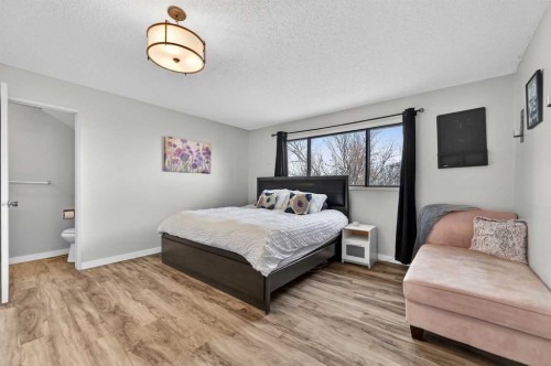 103 Macewan Drive Nw, Calgary, AB - Indoor Photo Showing Bedroom