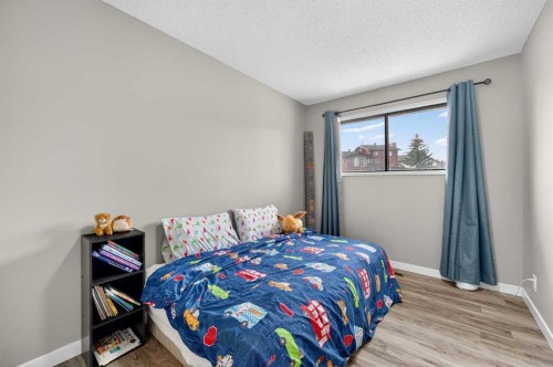 103 Macewan Drive Nw, Calgary, AB - Indoor Photo Showing Bedroom