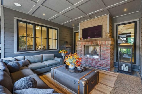 4215 16A Street Sw, Calgary, AB - Indoor Photo Showing Living Room