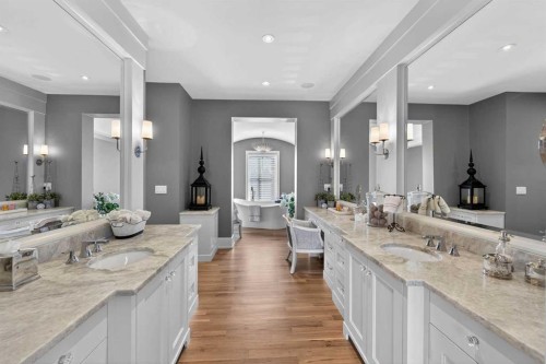 4215 16A Street Sw, Calgary, AB - Indoor Photo Showing Bathroom