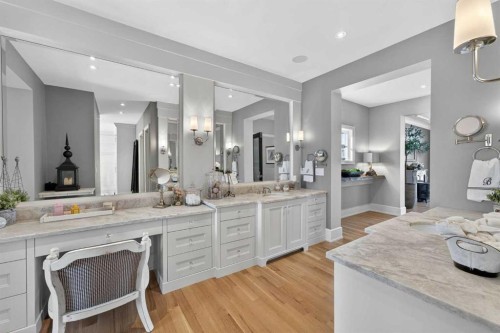 4215 16A Street Sw, Calgary, AB - Indoor Photo Showing Bathroom