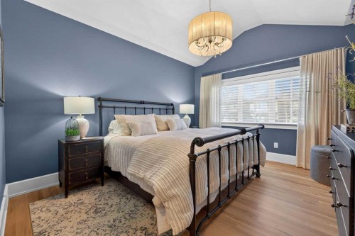 4215 16A Street Sw, Calgary, AB - Indoor Photo Showing Bedroom