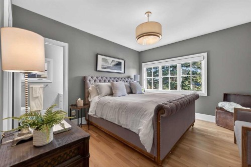 4215 16A Street Sw, Calgary, AB - Indoor Photo Showing Bedroom