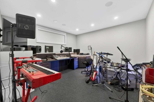 4215 16A Street Sw, Calgary, AB - Indoor Photo Showing Other Room