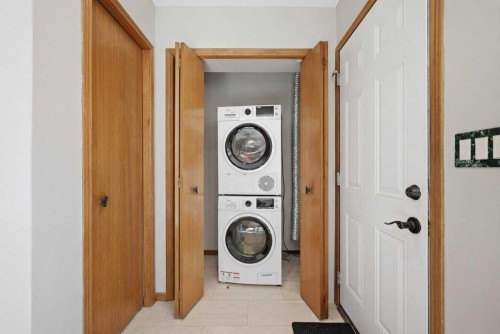 119 Macewan Meadow Way Nw, Calgary, AB - Indoor Photo Showing Laundry Room