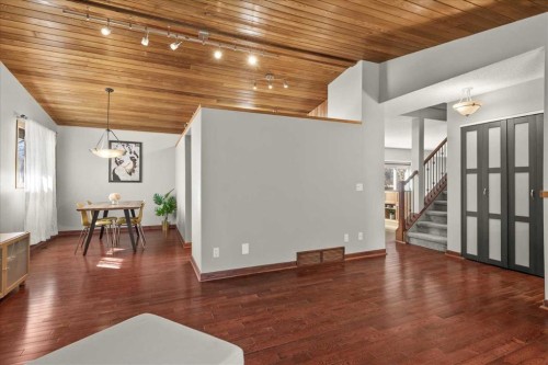 244 Ranchridge Bay Nw, Calgary, AB - Indoor Photo Showing Other Room