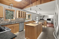 244 Ranchridge Bay NW Calgary, AB T3G 1V4