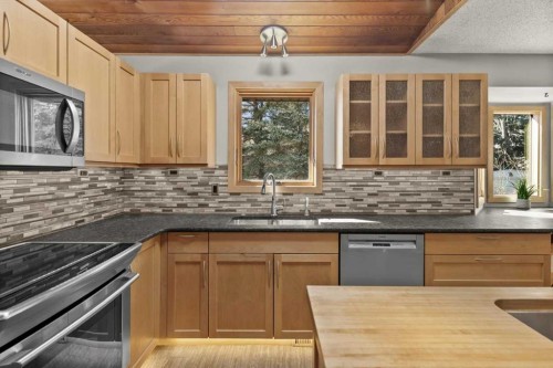 244 Ranchridge Bay Nw, Calgary, AB - Indoor Photo Showing Kitchen