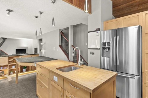 244 Ranchridge Bay Nw, Calgary, AB - Indoor Photo Showing Kitchen