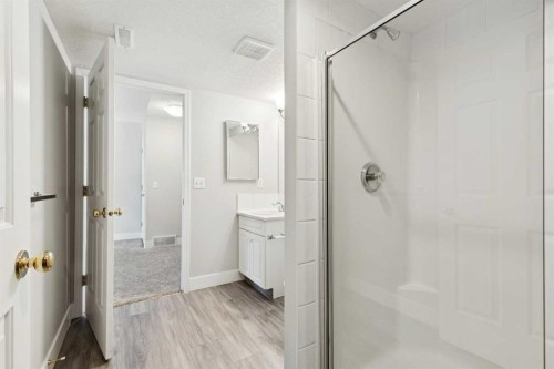 328 Prominence Heights Sw, Calgary, AB - Indoor Photo Showing Bathroom