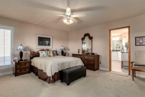 88 Woodacres Drive Sw, Calgary, AB - Indoor Photo Showing Bedroom