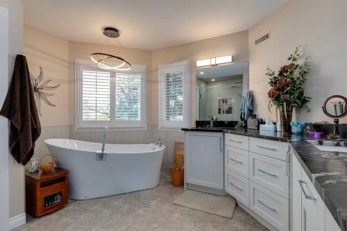 88 Woodacres Drive Sw, Calgary, AB - Indoor Photo Showing Bathroom