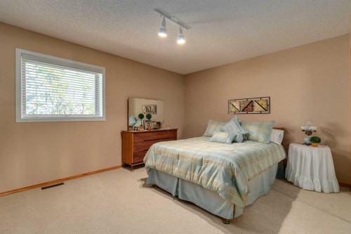 88 Woodacres Drive Sw, Calgary, AB - Indoor Photo Showing Bedroom
