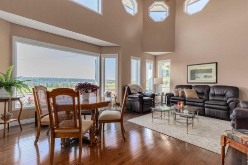88 Woodacres Drive Sw, Calgary, AB - Indoor Photo Showing Living Room