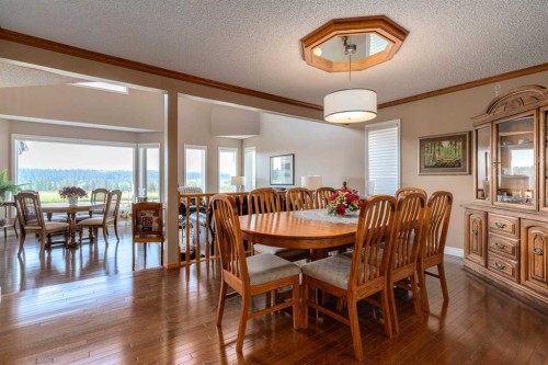 88 Woodacres Drive Sw, Calgary, AB - Indoor Photo Showing Dining Room