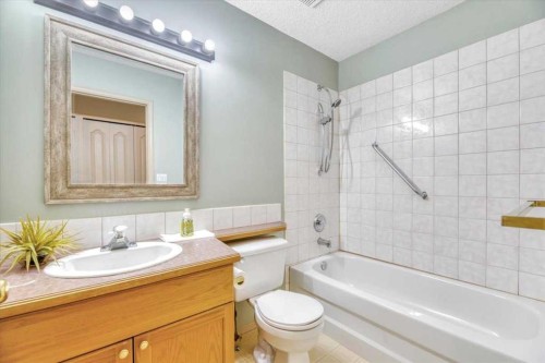 10 Valley Ridge Place Ne, Diamond Valley, AB - Indoor Photo Showing Bathroom