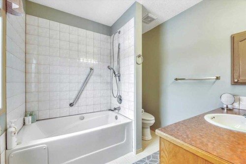10 Valley Ridge Place Ne, Diamond Valley, AB - Indoor Photo Showing Bathroom