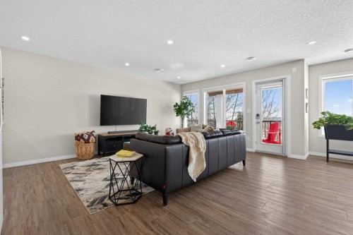122 Springbluff Boulevard Sw, Calgary, AB - Indoor Photo Showing Living Room