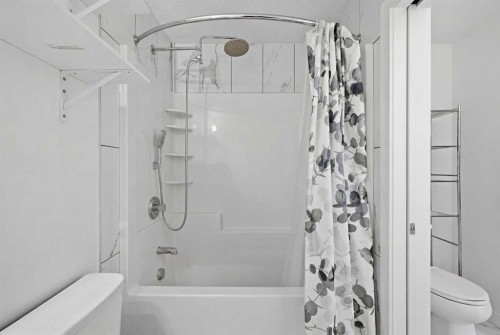 2303-76 Cornerstone Passage Ne, Calgary, AB - Indoor Photo Showing Bathroom