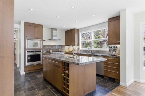 12 Varsville Place Nw, Calgary, AB - Indoor Photo Showing Kitchen