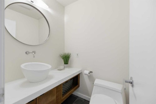 12 Varsville Place Nw, Calgary, AB - Indoor Photo Showing Bathroom
