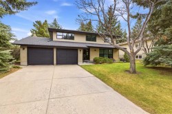 12 Varsville Place NW Calgary, AB T3A 0A8