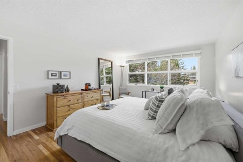 12 Varsville Place Nw, Calgary, AB - Indoor Photo Showing Bedroom