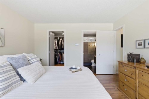 12 Varsville Place Nw, Calgary, AB - Indoor Photo Showing Bedroom